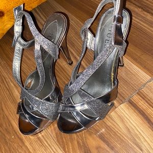 Size 6 used women’s guess heel